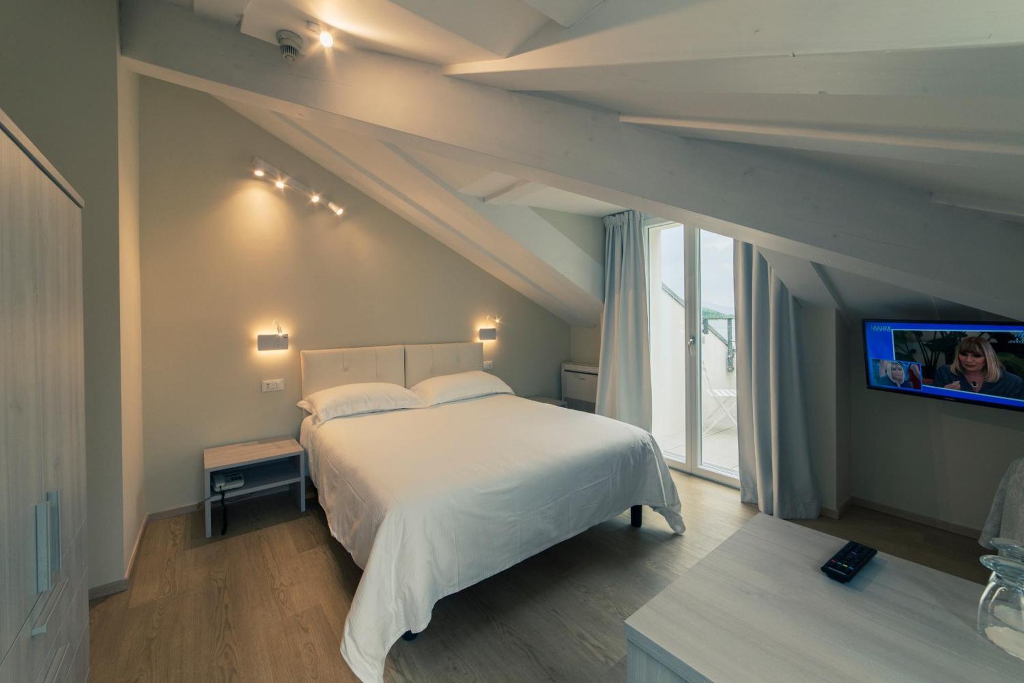 Hotel Due Palme 메르고초 외부 사진