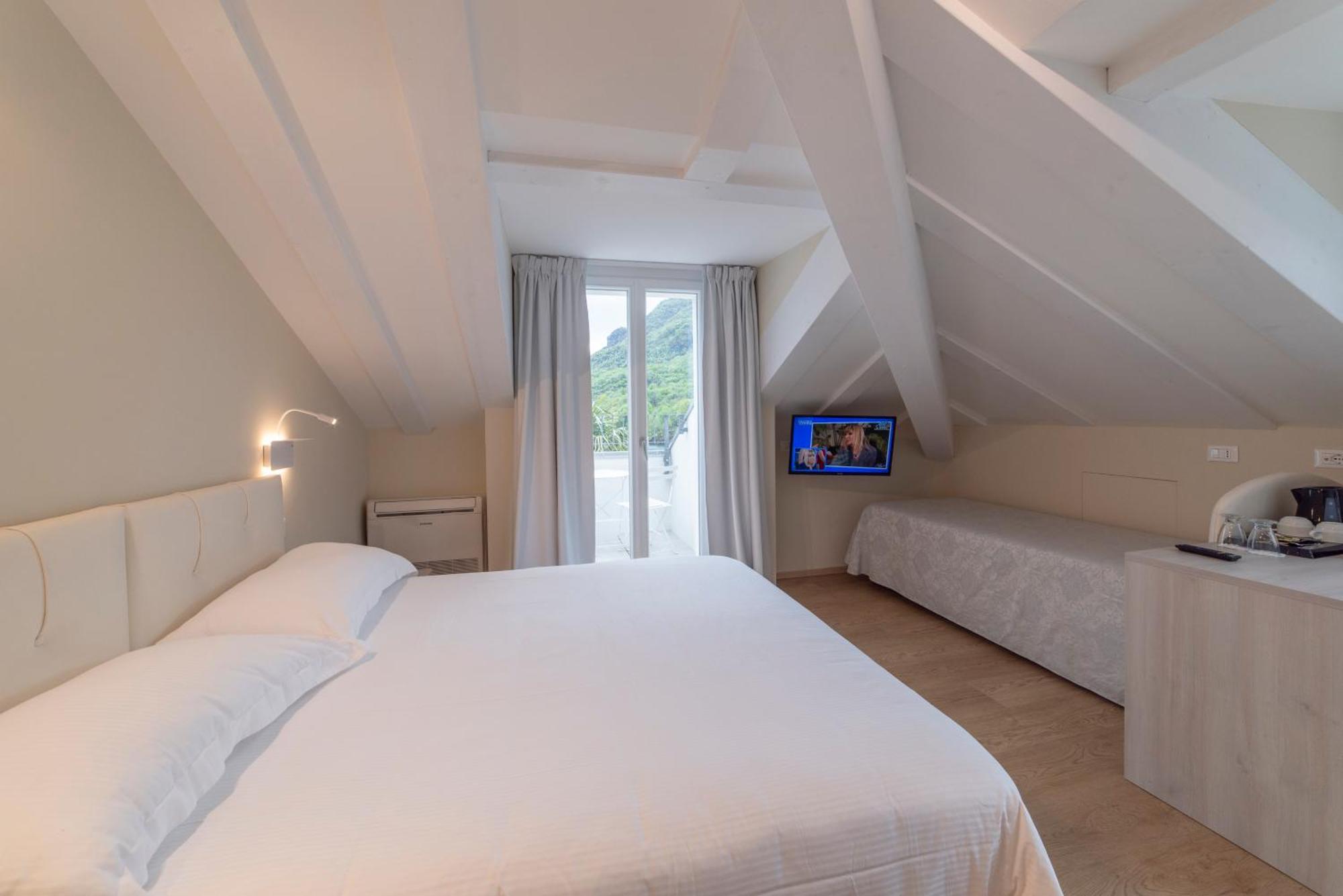 Hotel Due Palme 메르고초 외부 사진
